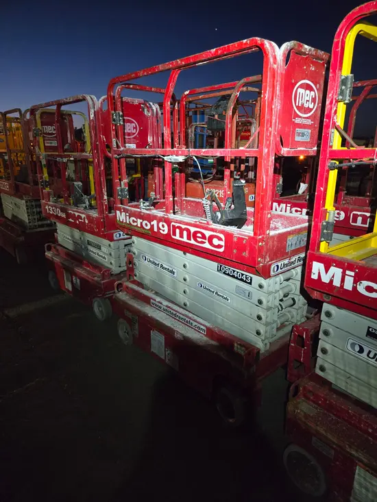 2019 MEC MICRO 19 Scissor Lift