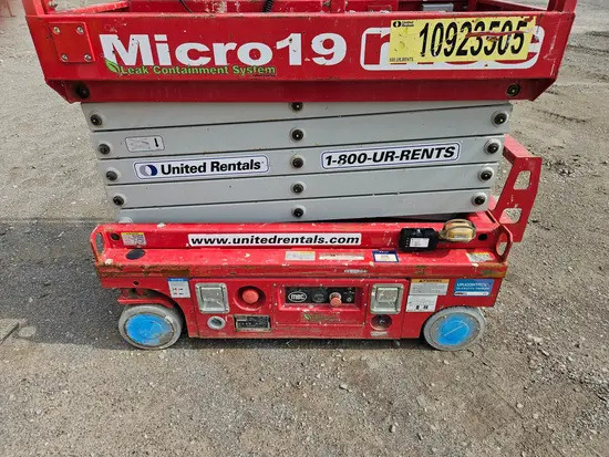 2019 MEC MICRO 19 Scissor Lift