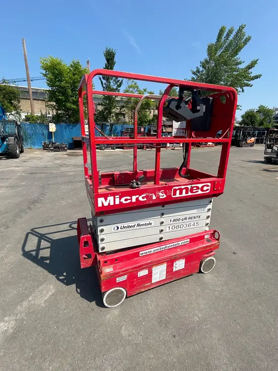 2018 MEC MICRO 19 Scissor Lift