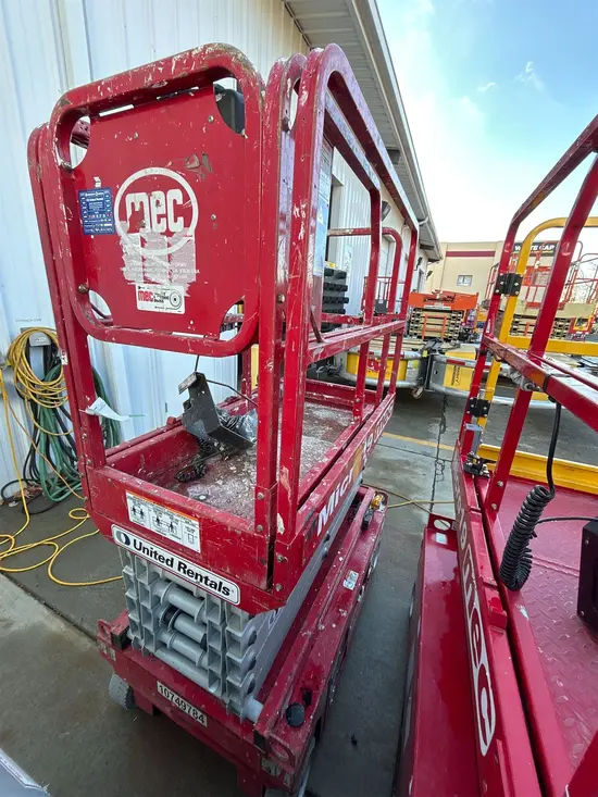 2018 MEC MICRO 19 Scissor Lift