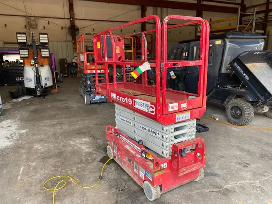 2019 MEC MICRO 19 Scissor Lift