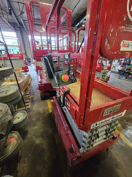 2018 MEC MICRO 19 Scissor Lift