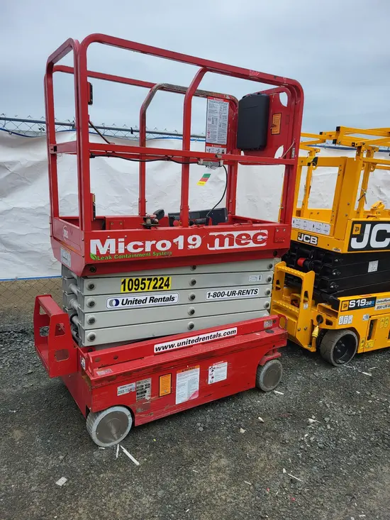 2019 MEC MICRO 19 Scissor Lift