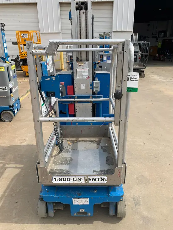 2018 Genie GR-20 Self-Propelled One-Person Lift