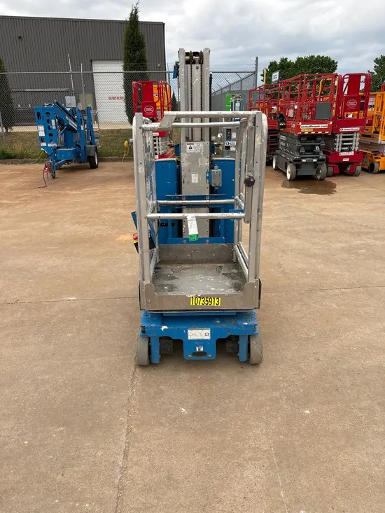 2018 Genie GR-20 Self-Propelled One-Person Lift