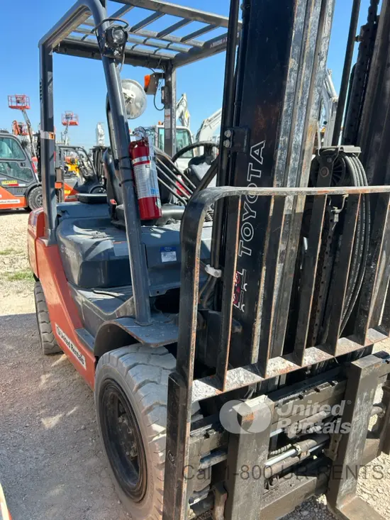 2018 Toyota 8FDU30 Warehouse Forklift