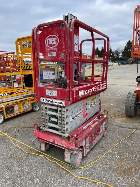 2019 MEC MICRO 19 Scissor Lift