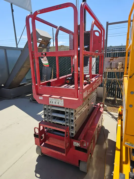 2019 MEC MICRO 19 Scissor Lift