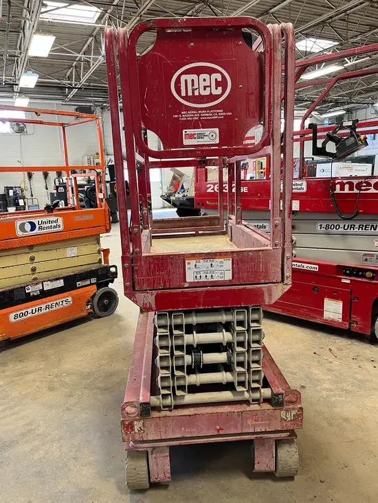 2018 MEC MICRO 19 Scissor Lift