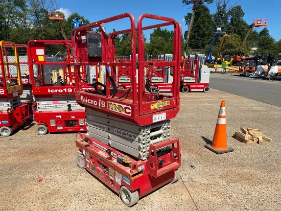 2019 MEC MICRO 19 Scissor Lift