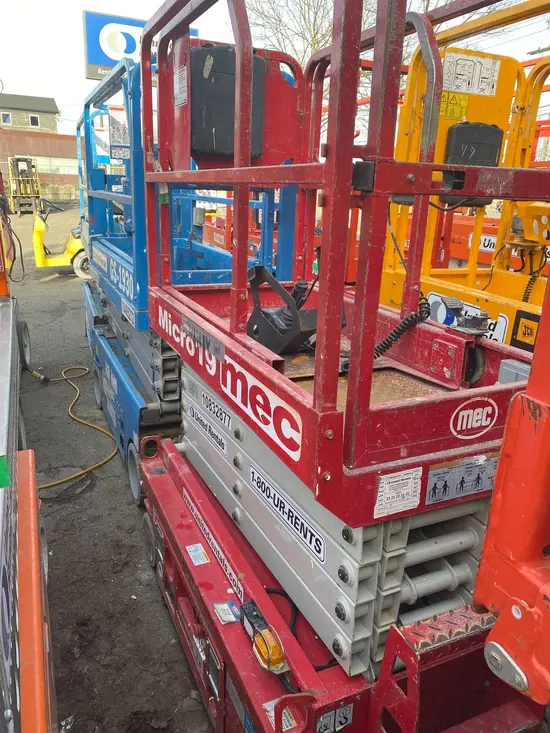 2018 MEC MICRO 19 Scissor Lift