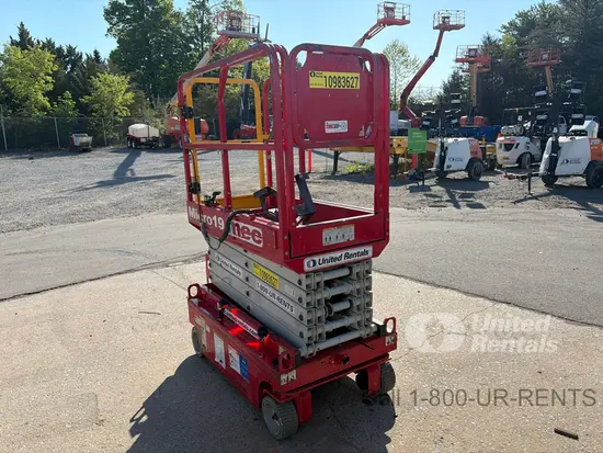 2019 MEC MICRO 19 Scissor Lift