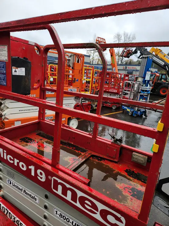 2017 MEC MICRO 19 Scissor Lift