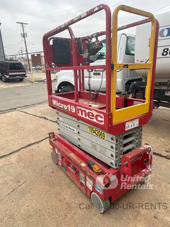 2019 MEC MICRO 19 Scissor Lift