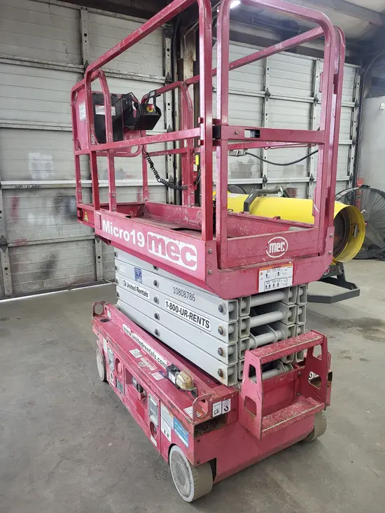 2018 MEC MICRO 19 Scissor Lift