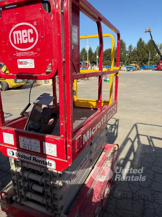 2018 MEC MICRO 19 Scissor Lift