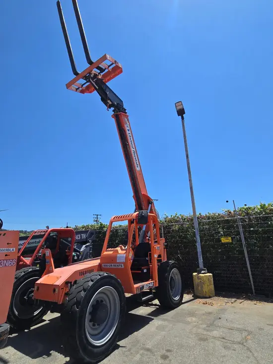 2017 SKYTRAK 6042 Forklift