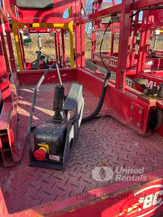 2019 MEC MICRO 19 Scissor Lift