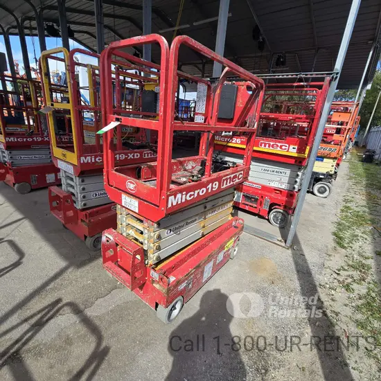 2017 MEC MICRO 19 Scissor Lift