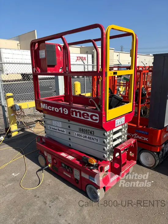 2018 MEC MICRO 19 Scissor Lift