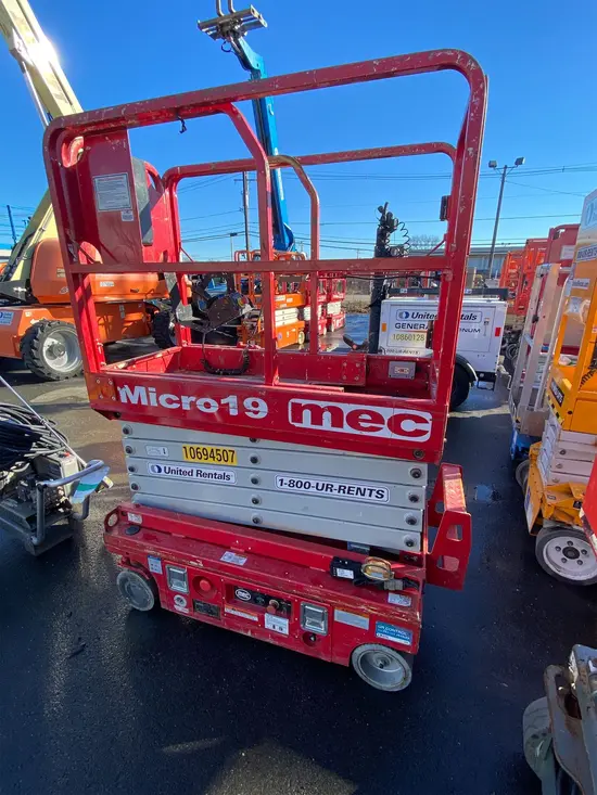 2017 MEC MICRO 19 Scissor Lift