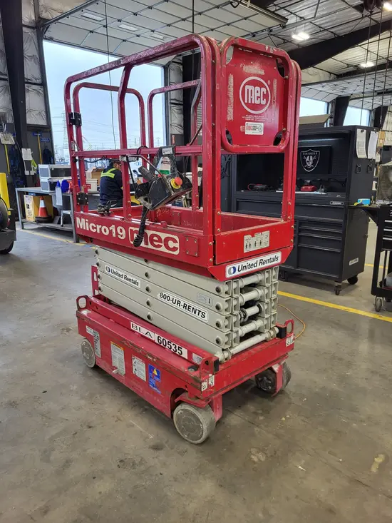 2018 MEC MICRO 19 Scissor Lift