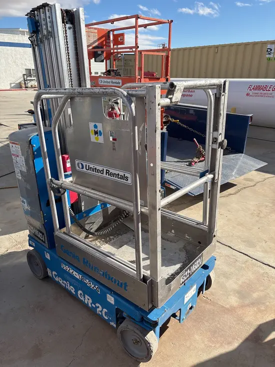 2018 Genie GR-20 Self-Propelled One-Person Lift