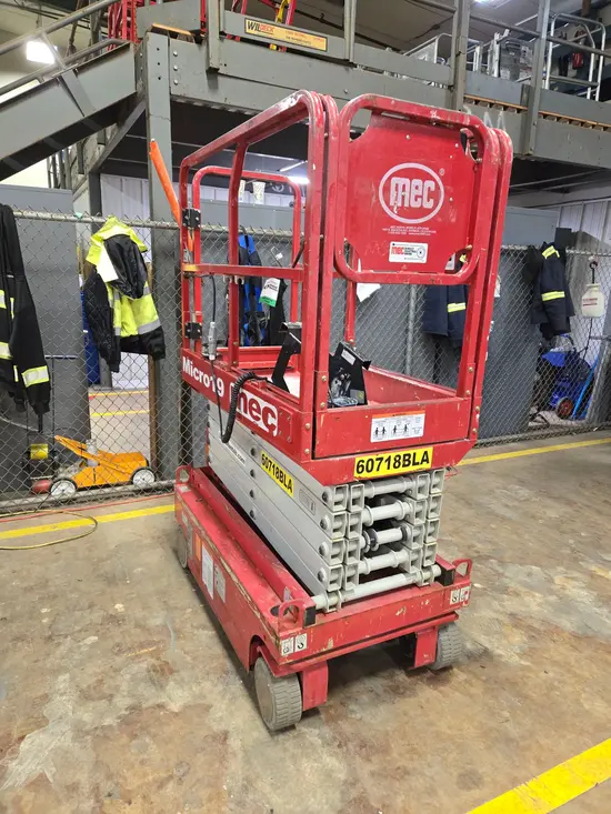 2018 MEC MICRO 19 Scissor Lift