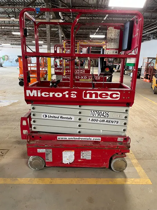 2018 MEC MICRO 19 Scissor Lift