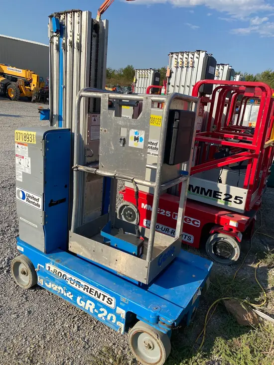 2018 Genie GR-20 Self-Propelled One-Person Lift