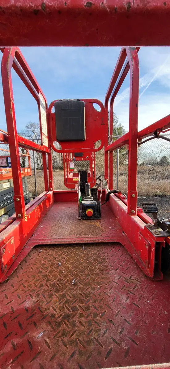 2018 MEC MICRO 19 Scissor Lift