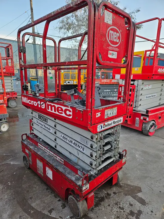 2018 MEC MICRO 19 Scissor Lift