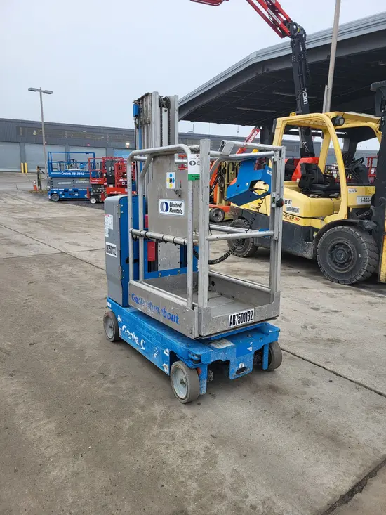 2017 Genie GR-20 Self-Propelled One-Person Lift