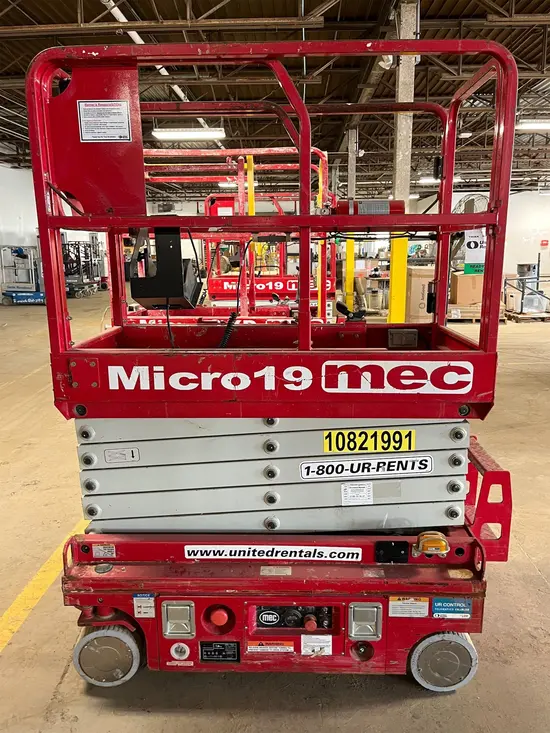 2018 MEC MICRO 19 Scissor Lift