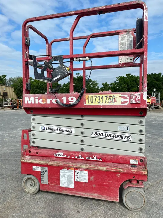 2018 MEC MICRO 19 Scissor Lift