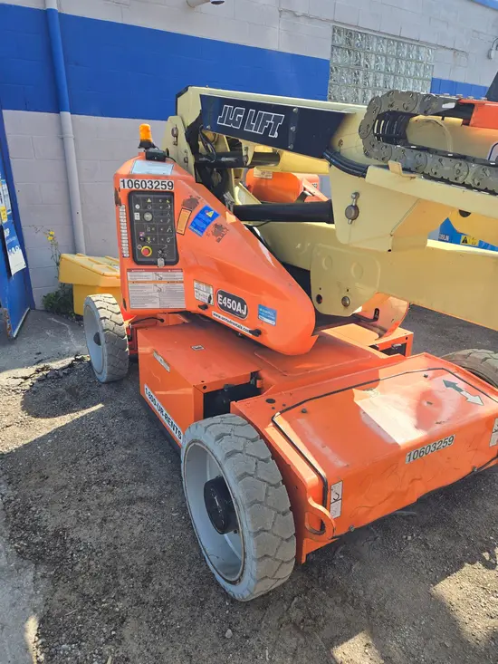 2017 JLG E450AJ Articulating Boom Lift