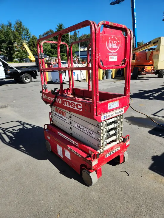 2018 MEC MICRO 19 Scissor Lift