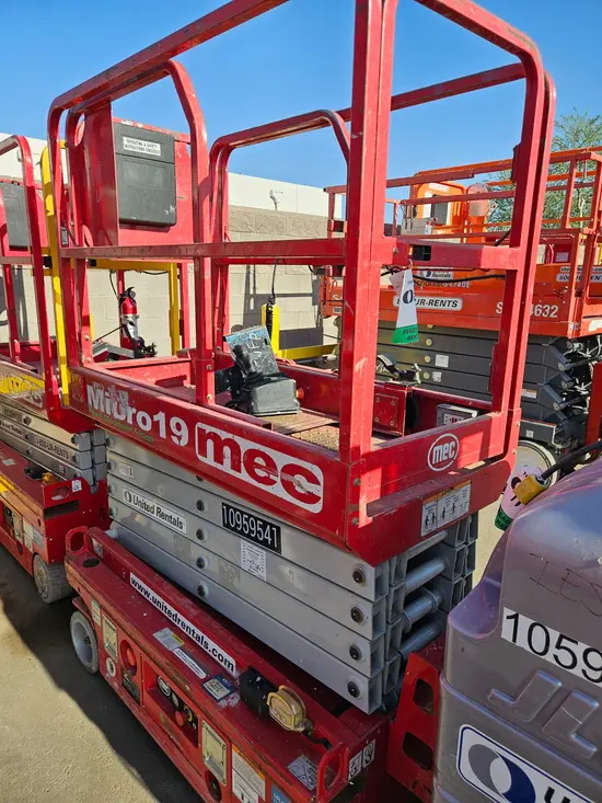 2019 MEC MICRO 19 Scissor Lift