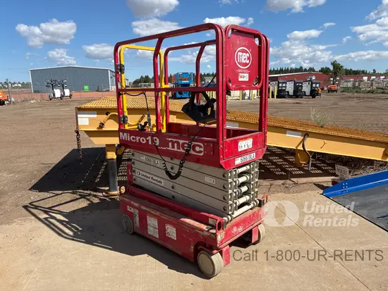 2018 MEC MICRO 19 Scissor Lift