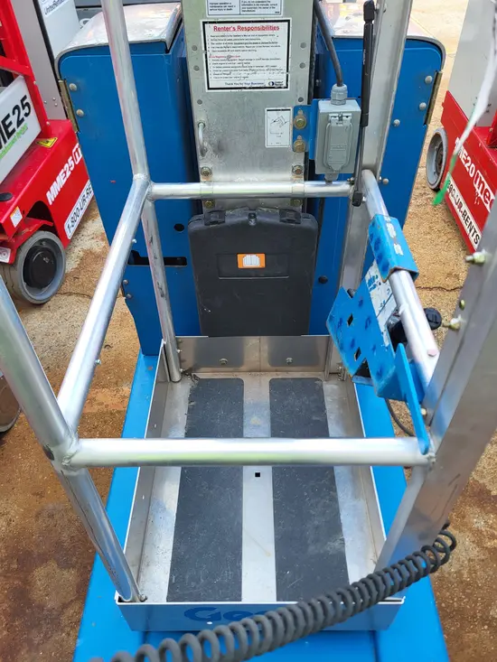 2018 Genie GR-20 Self-Propelled One-Person Lift