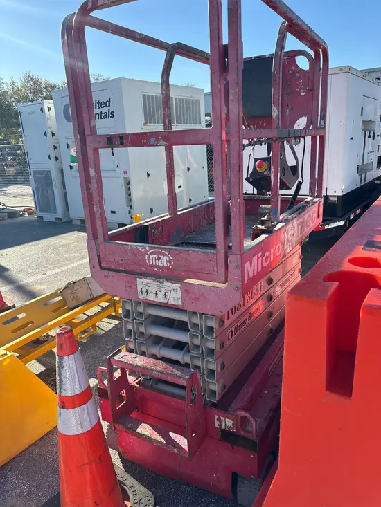 2018 MEC MICRO 19 Scissor Lift