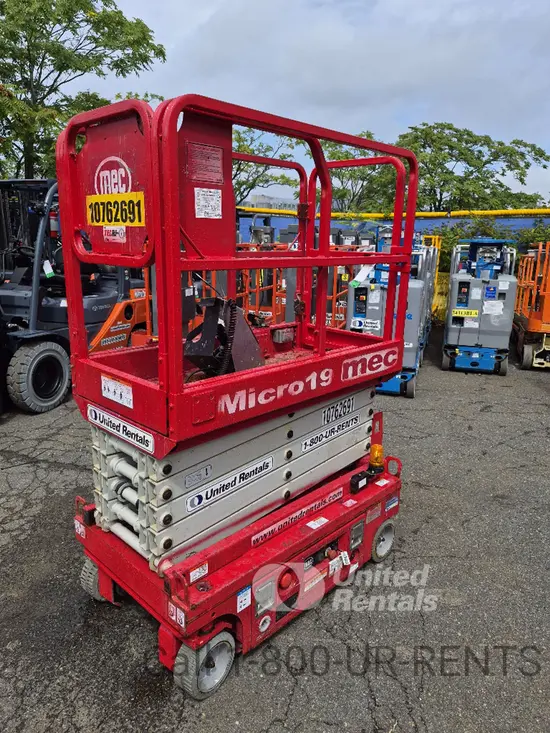 2018 MEC MICRO 19 Scissor Lift