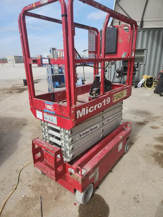 2018 MEC MICRO 19 Scissor Lift