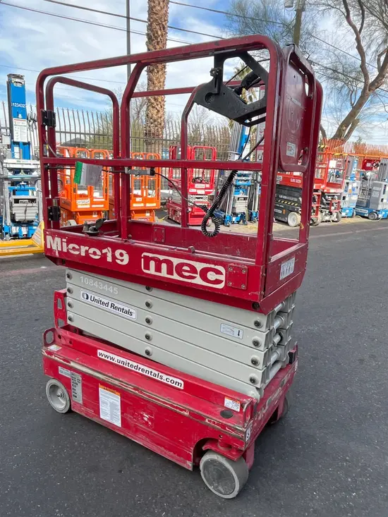 2018 MEC MICRO 19 Scissor Lift