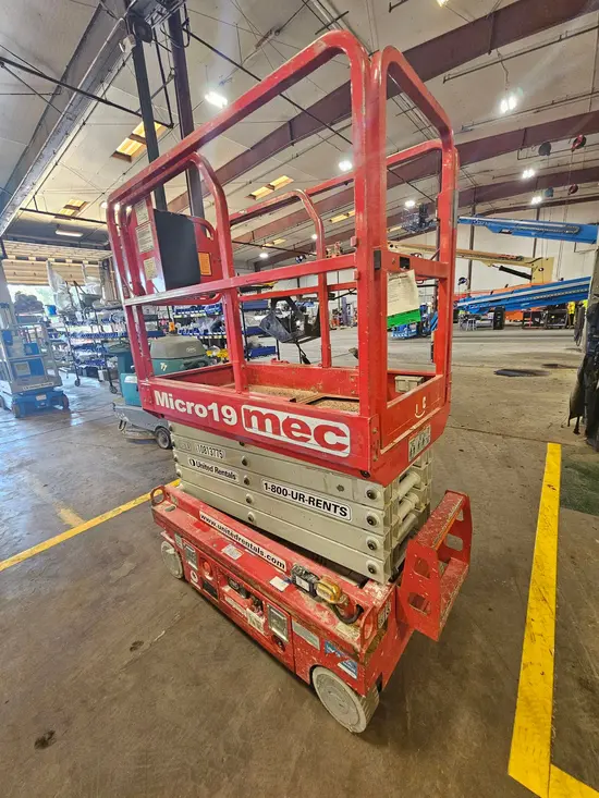 2018 MEC MICRO 19 Scissor Lift
