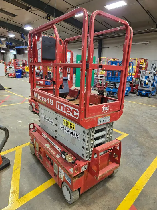 2019 MEC MICRO 19 Scissor Lift