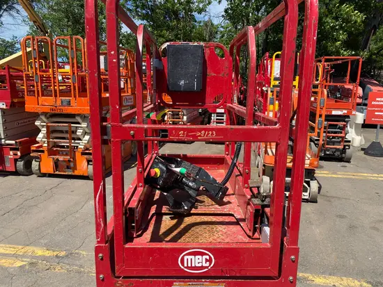 2019 MEC MICRO 19 Scissor Lift