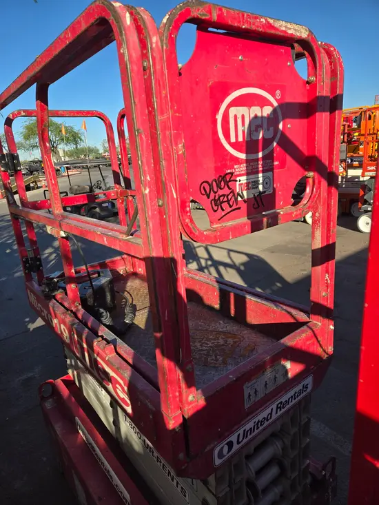 2018 MEC MICRO 19 Scissor Lift