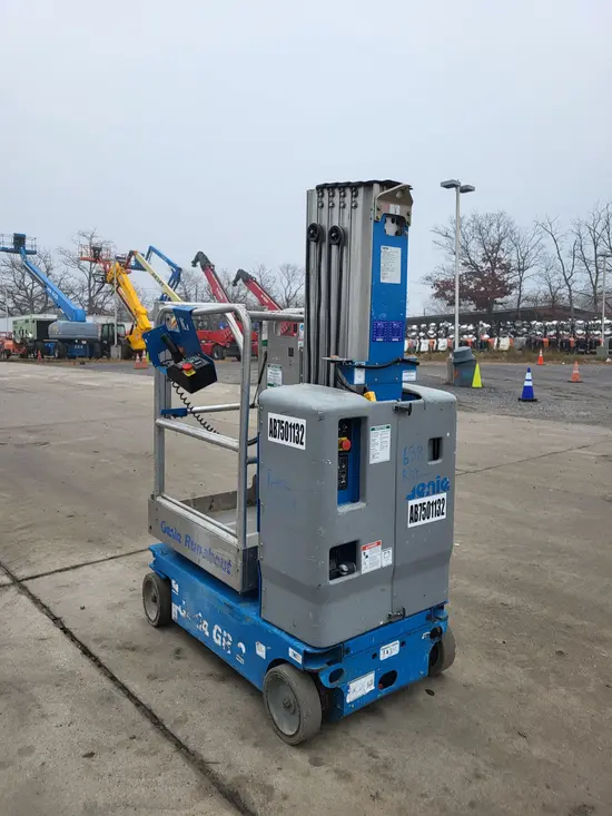 2017 Genie GR-20 Self-Propelled One-Person Lift