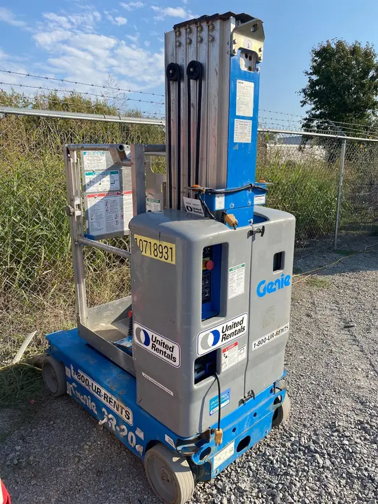 2018 Genie GR-20 Self-Propelled One-Person Lift